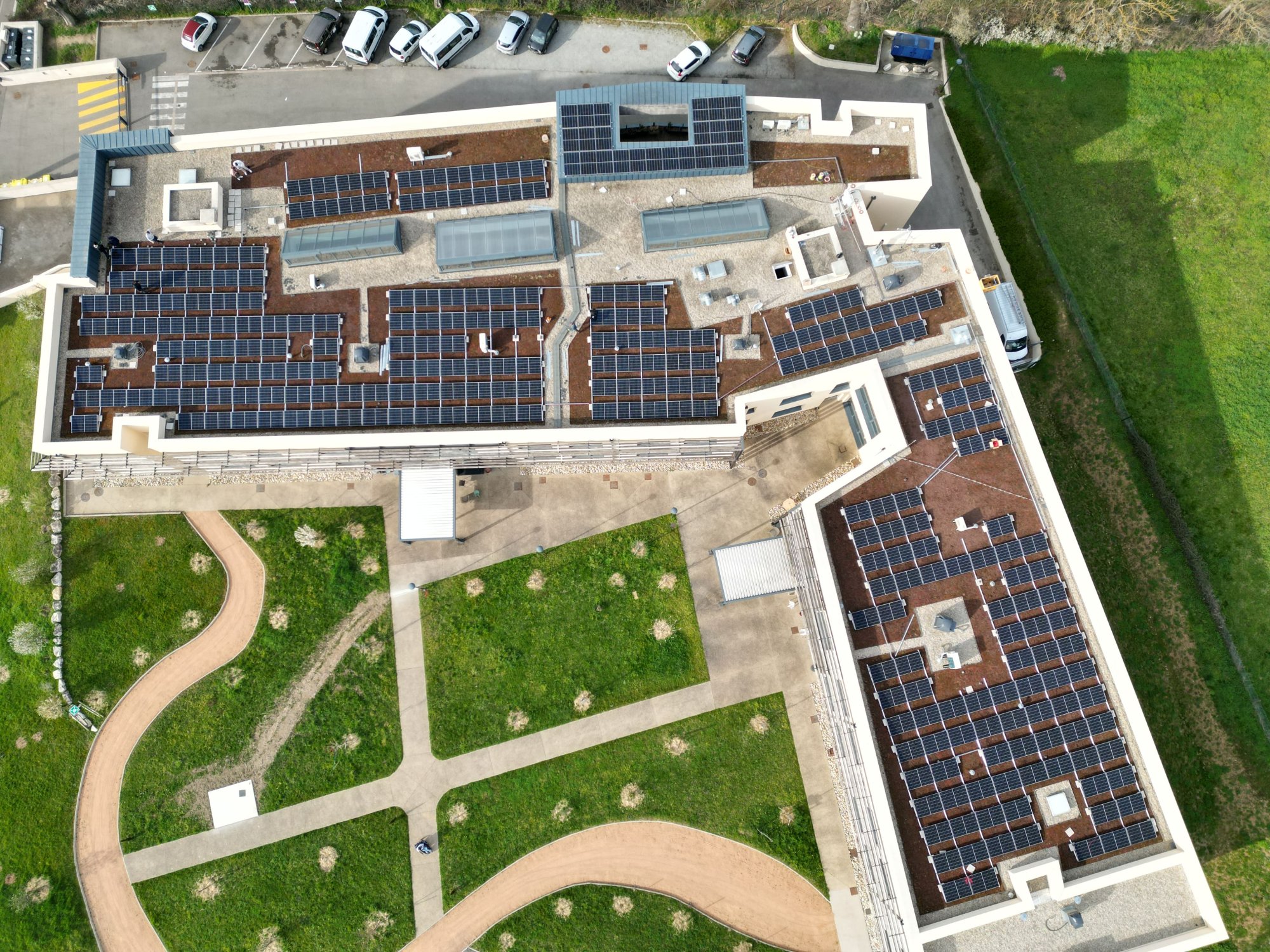 établissement de santé équipé et photovoltaïque